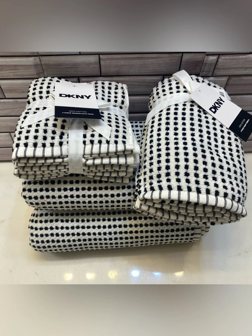 DKNY ❤️Cotton (2) Bath & (2)Hand ,(4) WASHCLOTH Towel Set B&W NWT
